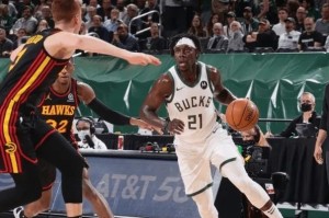  米德尔顿复出即爆发，雄鹿全民皆兵大胜黄蜂