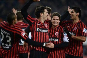  法兰克福客场险胜奥格斯堡延续强势表现