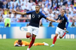  富勒姆中场核心爆发，独造四球主导比赛走势