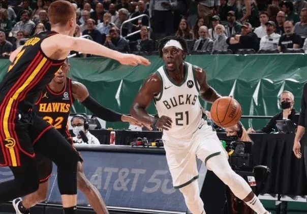  米德尔顿复出即爆发，雄鹿全民皆兵大胜黄蜂