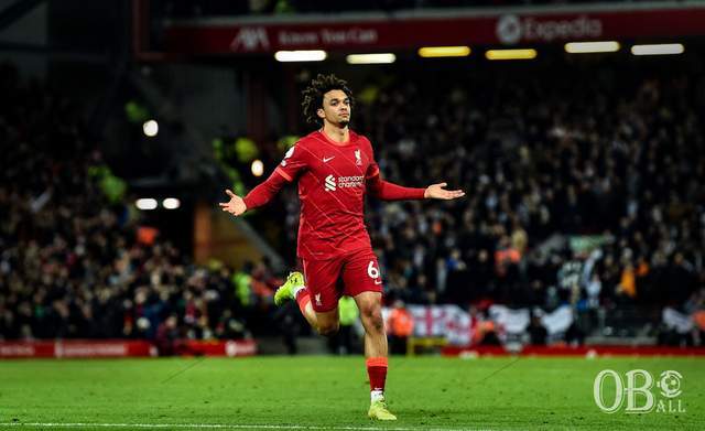  鲍文翼锋闪耀西汉姆联主场击退富勒姆取首胜